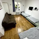 Hangulatos Lakas Budapest Zoeld Oevezeteben